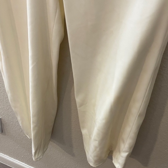 VINTAGE! Elegant Cream Backless Halter pantsuit - Picture 2 of 6